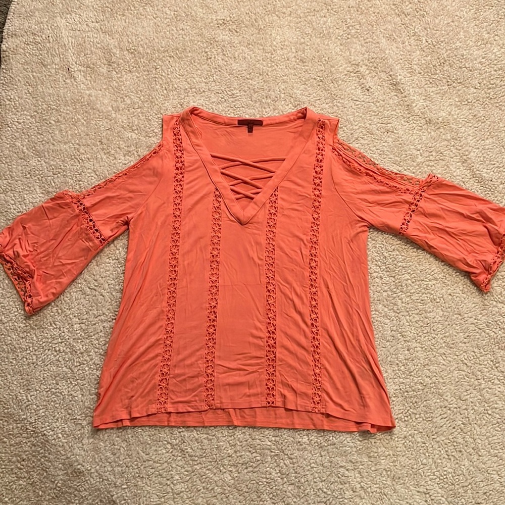 Women’s Red by BKE 3/4 sleeve shirt size large peach